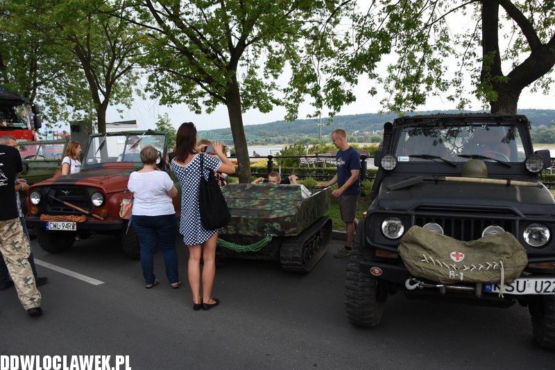 Piknik historyczny na bulwarach