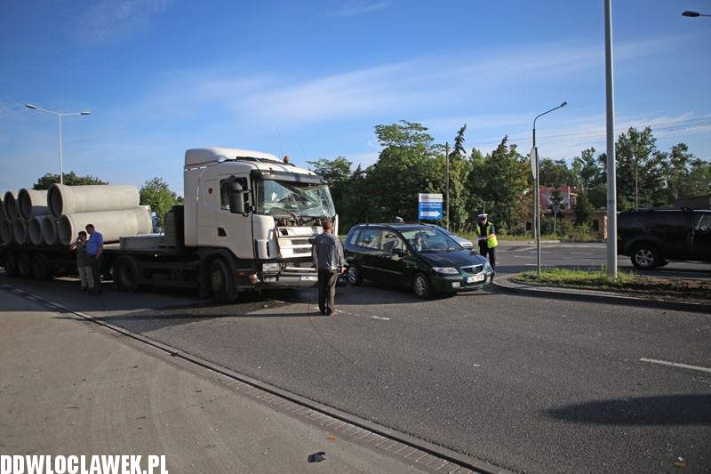 Kolizja dwóch ciężarówek przy Toruńskiej