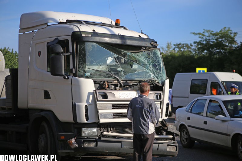 Kolizja dwóch ciężarówek przy Toruńskiej