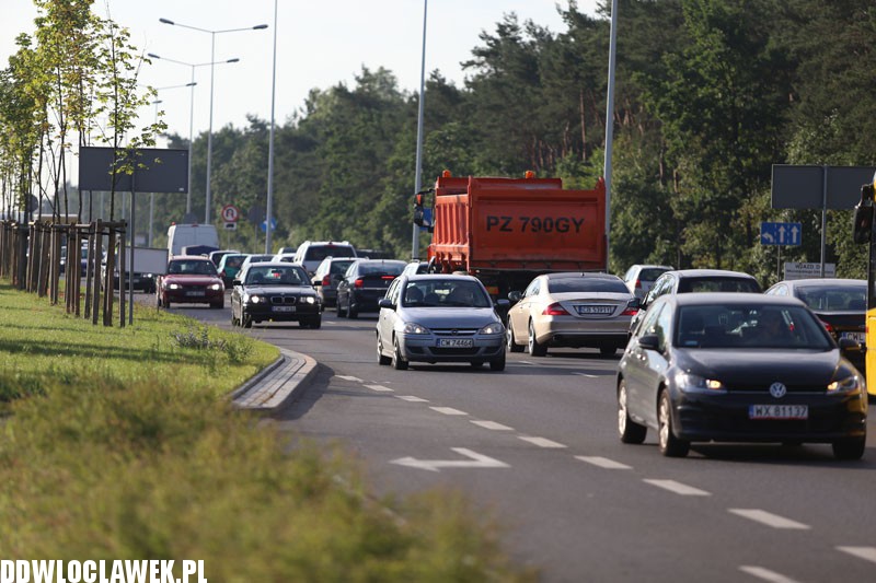 Kolizja dwóch ciężarówek przy Toruńskiej