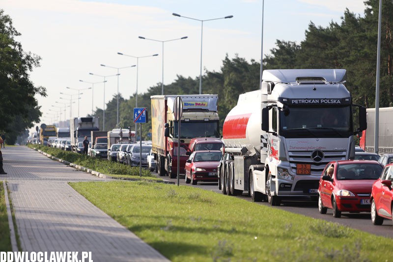 Kolizja dwóch ciężarówek przy Toruńskiej