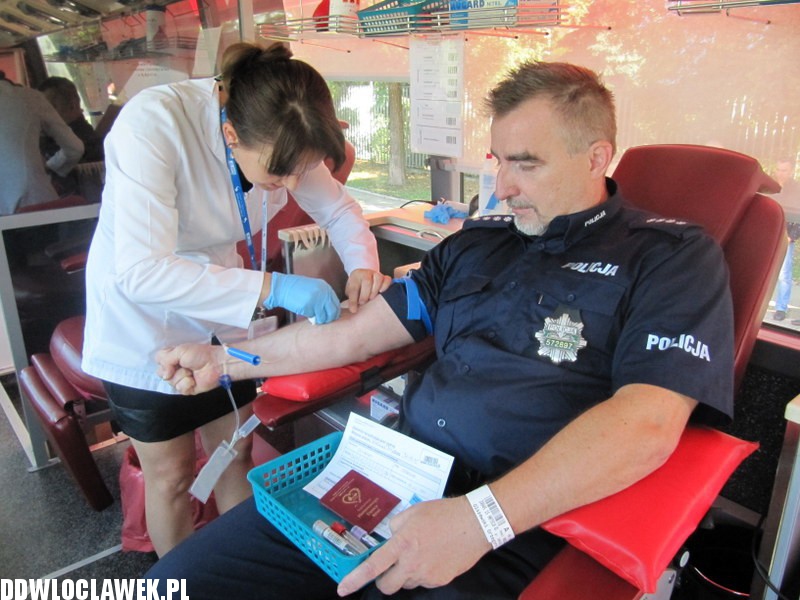Policjanci oddali krew dla ofiar wypadków
