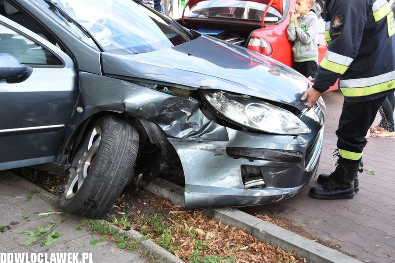 Kolizja trzech aut na Wienieckiej
