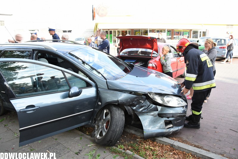 Kolizja trzech aut na Wienieckiej
