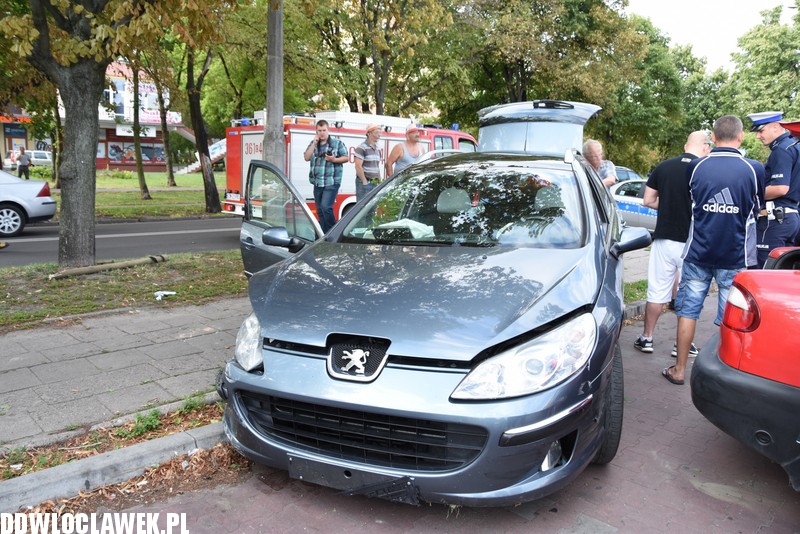 Kolizja trzech aut na Wienieckiej