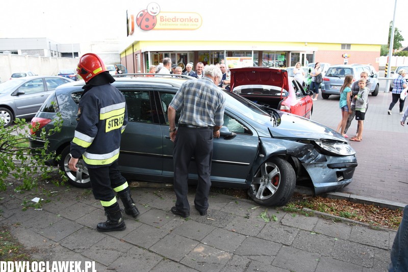 Kolizja trzech aut na Wienieckiej