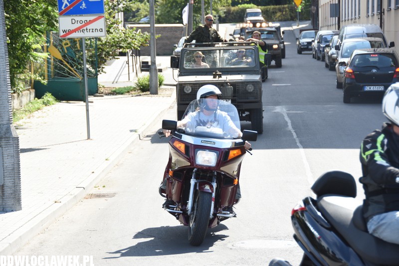 Zlot pojazdów militarnych na przystani