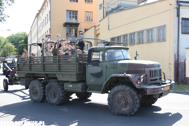 Zlot pojazdów militarnych na przystani
