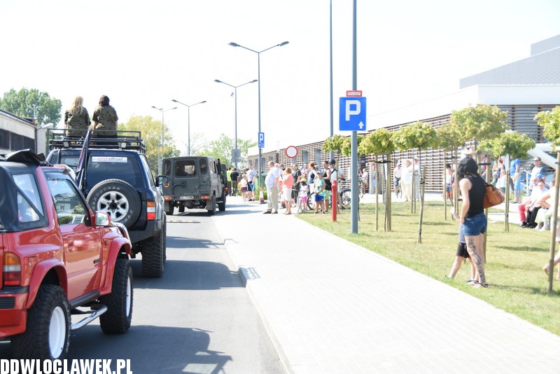 Zlot pojazdów militarnych na przystani