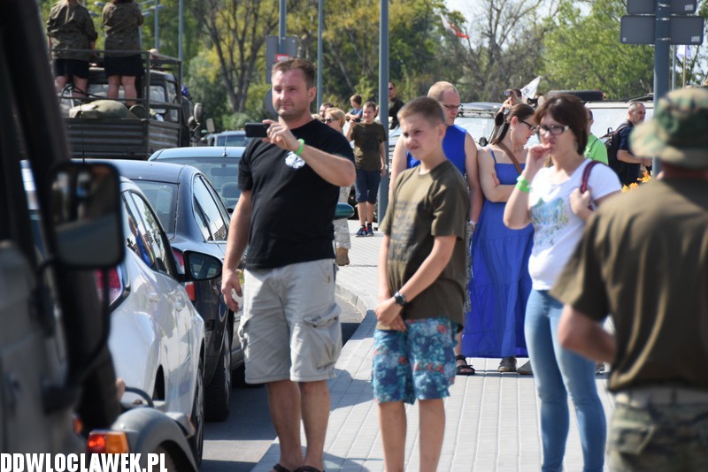Zlot pojazdów militarnych na przystani