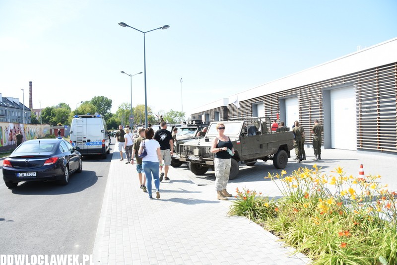 Zlot pojazdów militarnych na przystani
