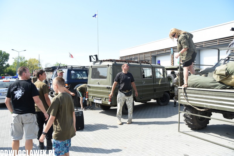 Zlot pojazdów militarnych na przystani
