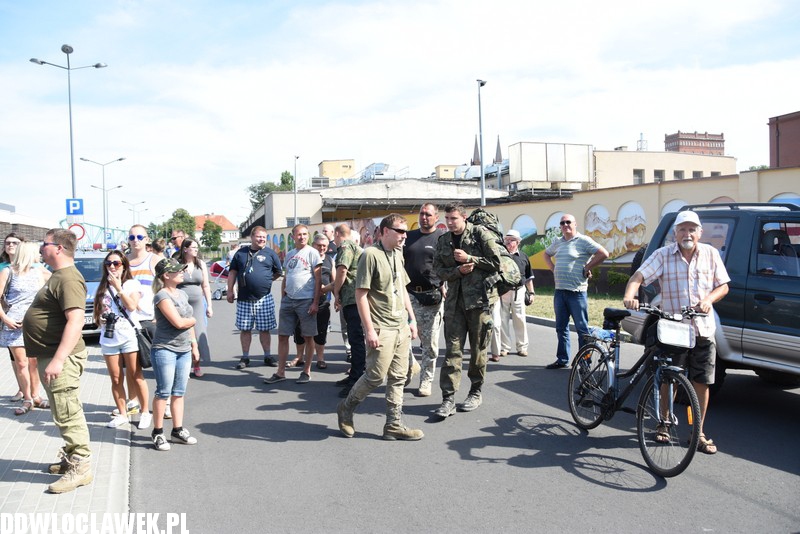 Zlot pojazdów militarnych na przystani