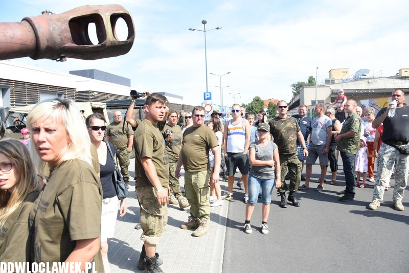Zlot pojazdów militarnych na przystani
