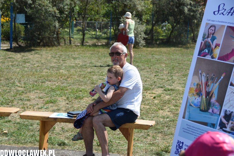 Piknik nad jeziorem Rybnica