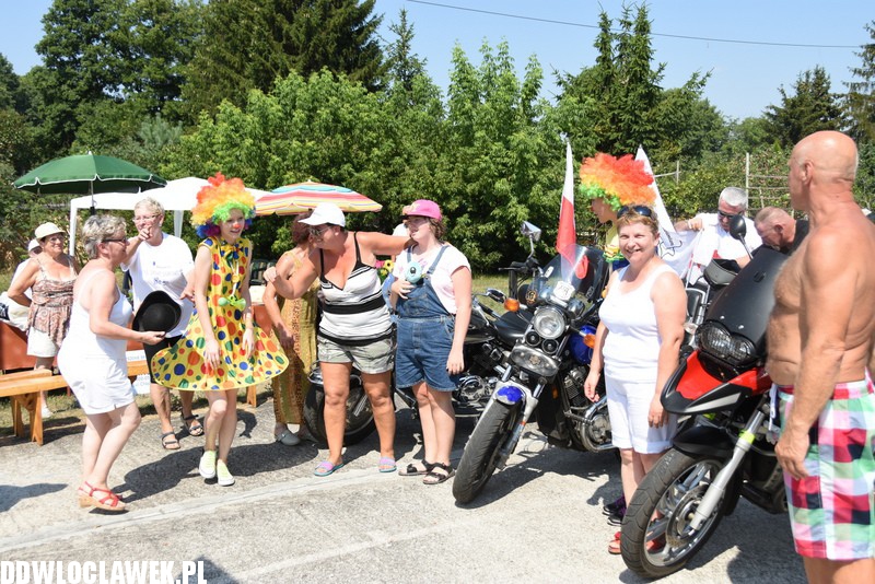 Piknik nad jeziorem Rybnica