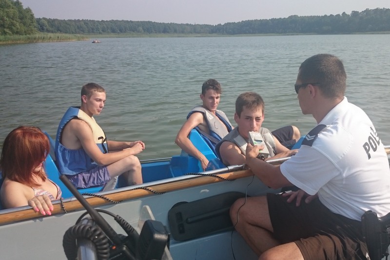 Amatorzy kąpieli pod lupą policji