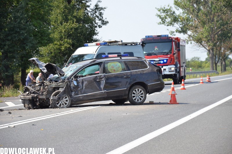 Auto dachowało na starej jedynce