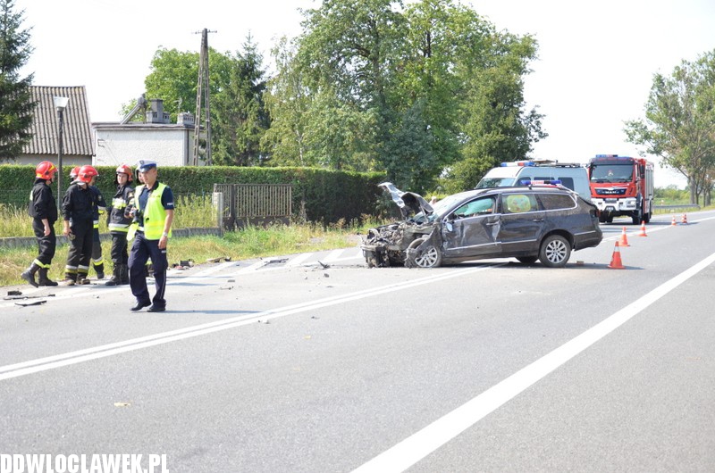 Auto dachowało na starej jedynce
