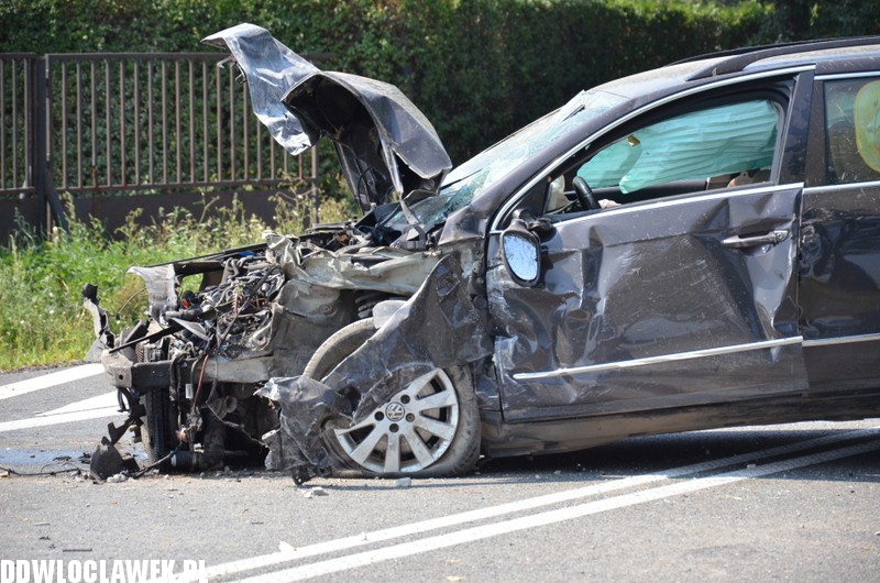 Auto dachowało na starej jedynce