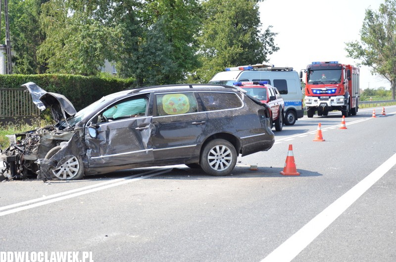 Auto dachowało na starej jedynce