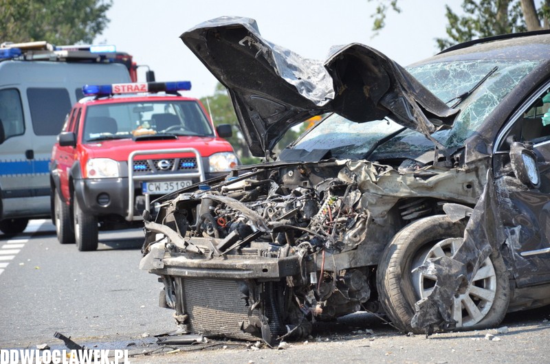 Auto dachowało na starej jedynce