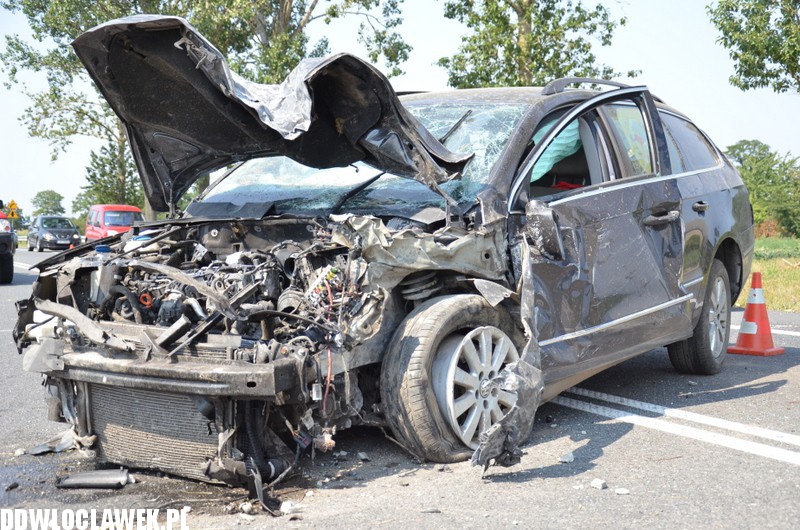 Auto dachowało na starej jedynce