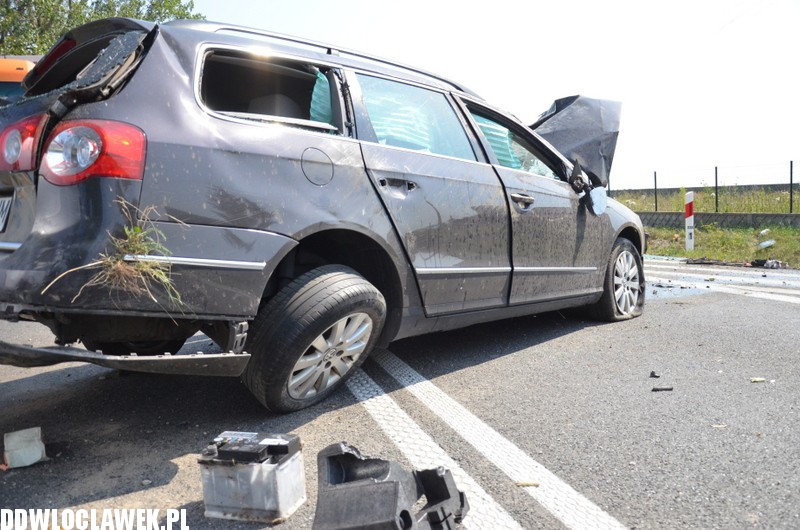 Auto dachowało na starej jedynce