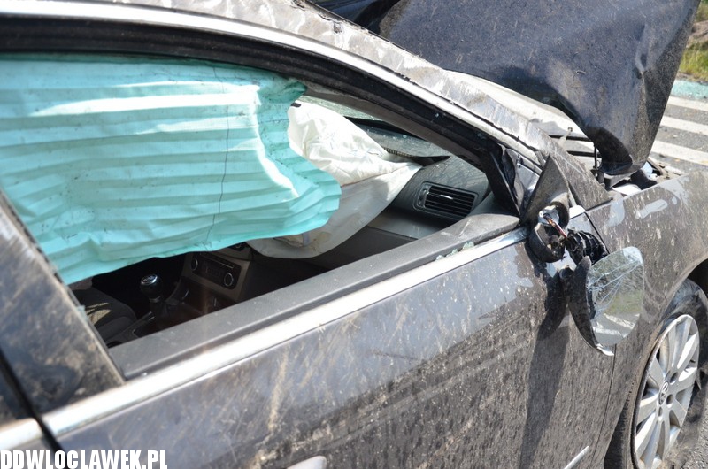 Auto dachowało na starej jedynce