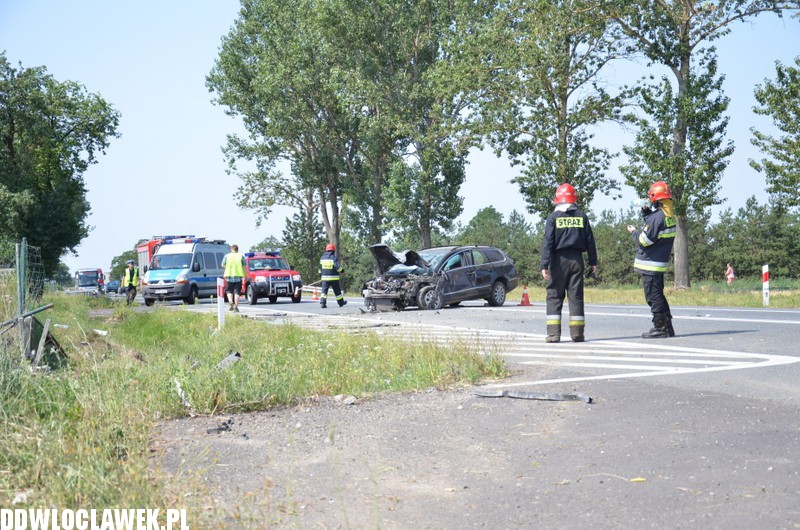 Auto dachowało na starej jedynce