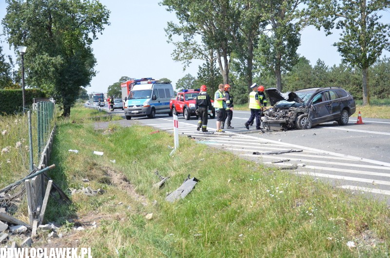 Auto dachowało na starej jedynce