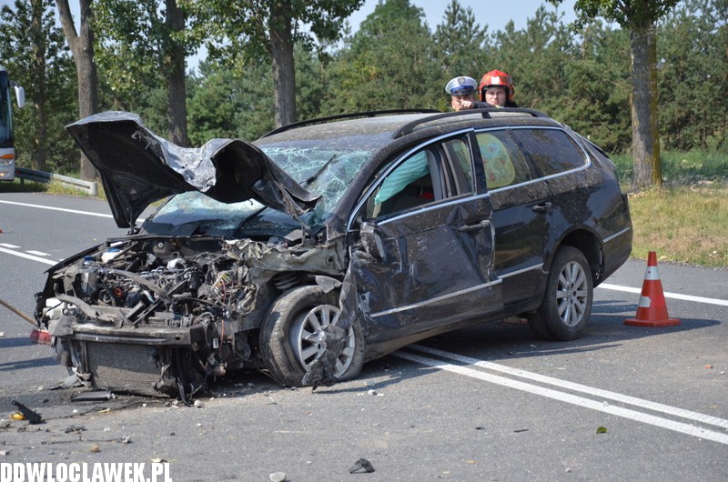 Auto dachowało na starej jedynce