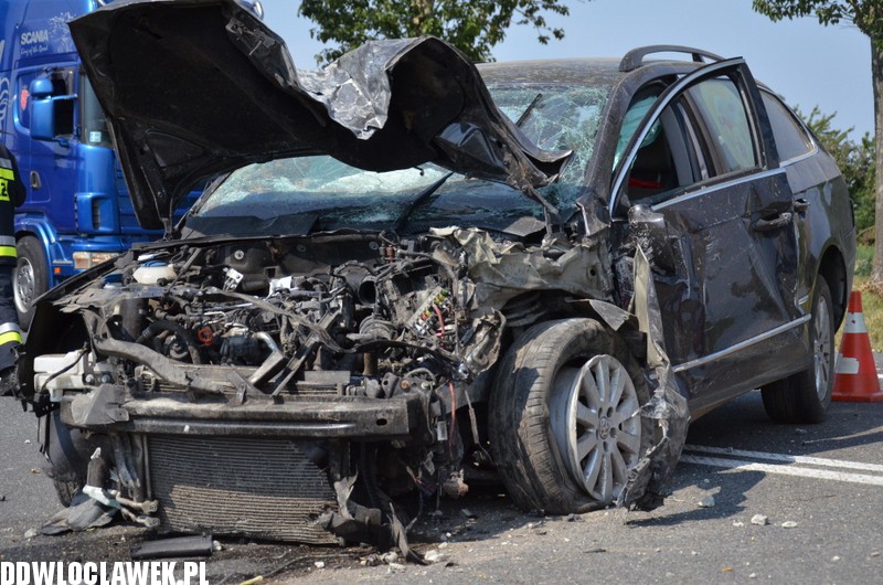 Auto dachowało na starej jedynce