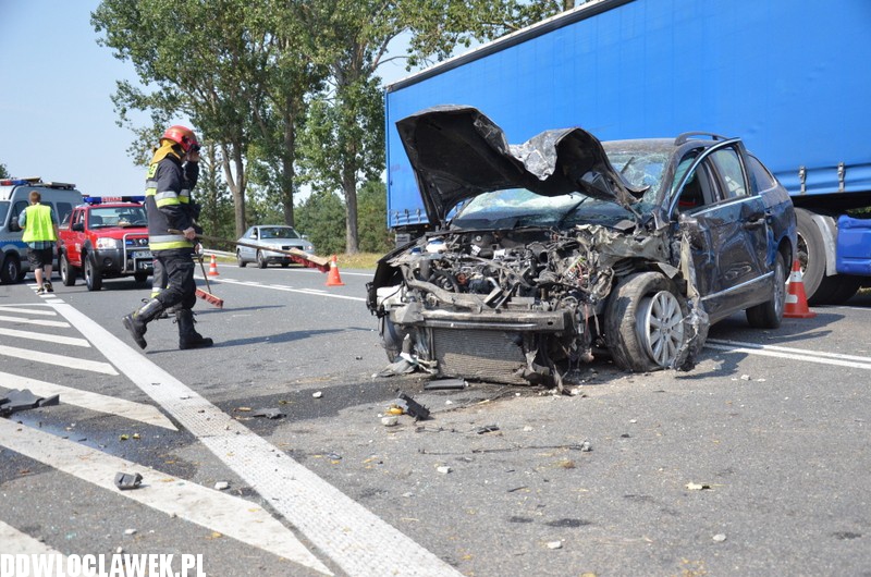 Auto dachowało na starej jedynce