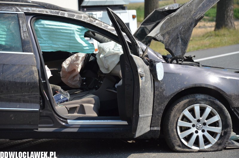 Auto dachowało na starej jedynce
