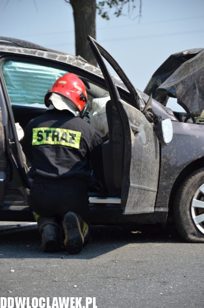 Auto dachowało na starej jedynce