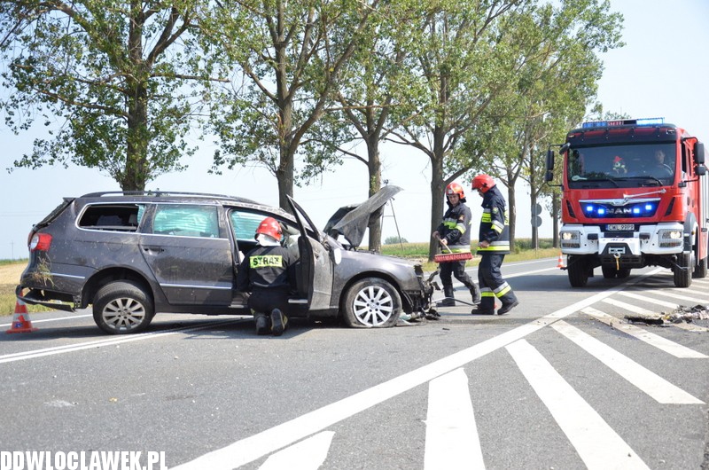 Auto dachowało na starej jedynce