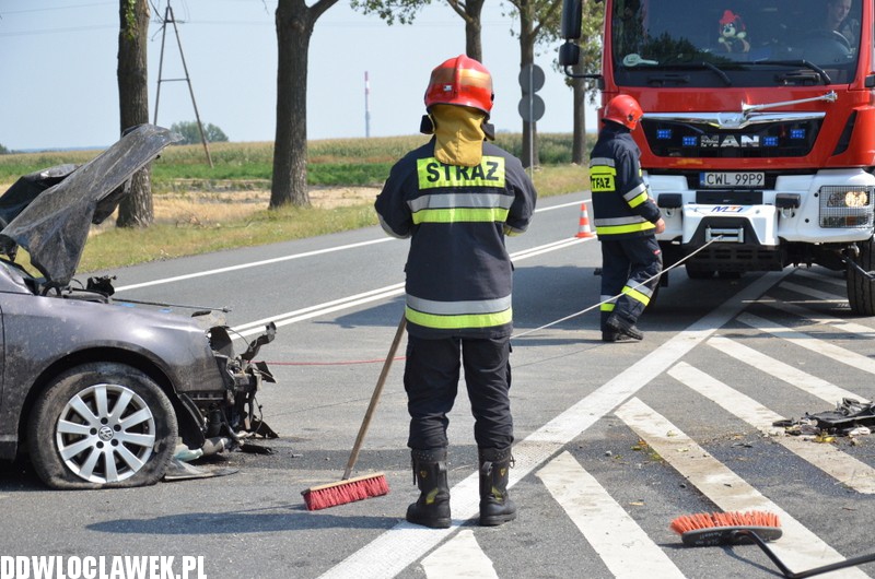 Auto dachowało na starej jedynce