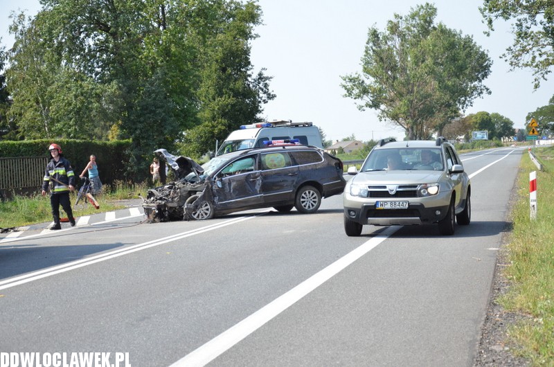 Auto dachowało na starej jedynce