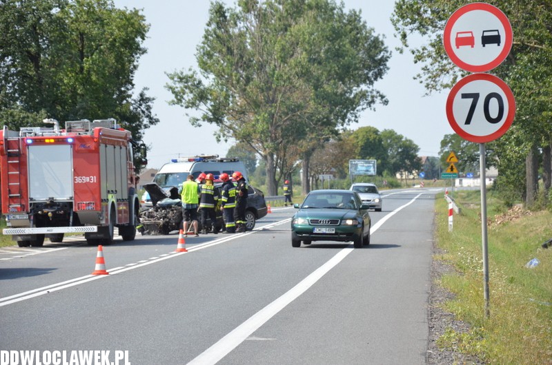 Auto dachowało na starej jedynce
