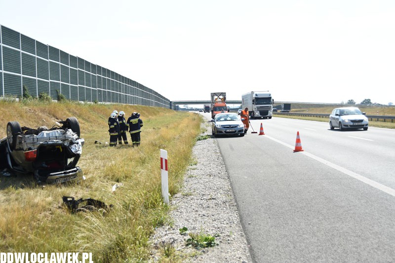 Toyota dachowała na autostradzie