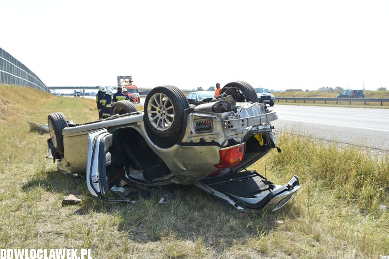 Toyota dachowała na autostradzie