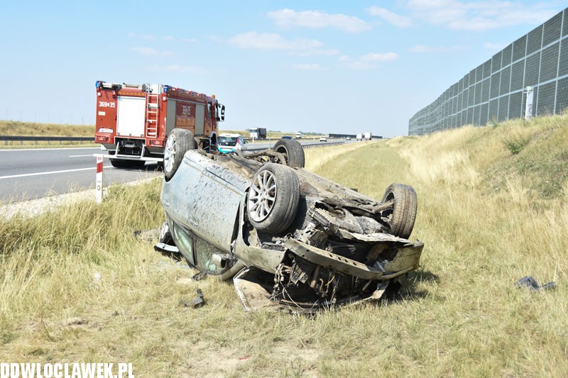 Toyota dachowała na autostradzie