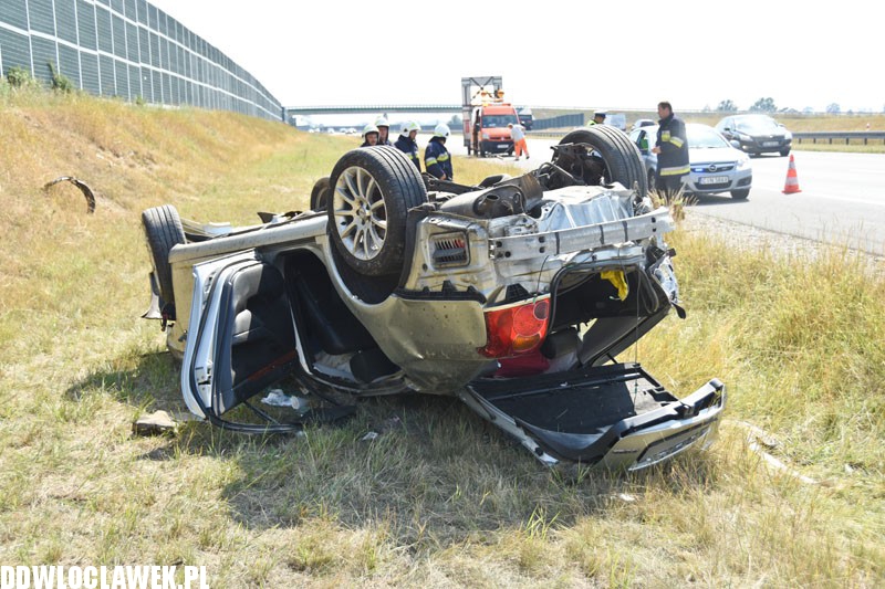 Toyota dachowała na autostradzie