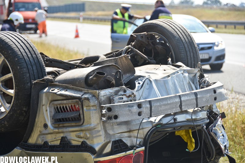 Toyota dachowała na autostradzie