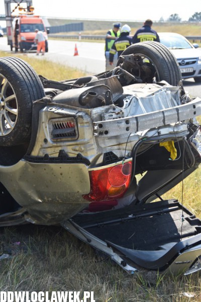 Toyota dachowała na autostradzie
