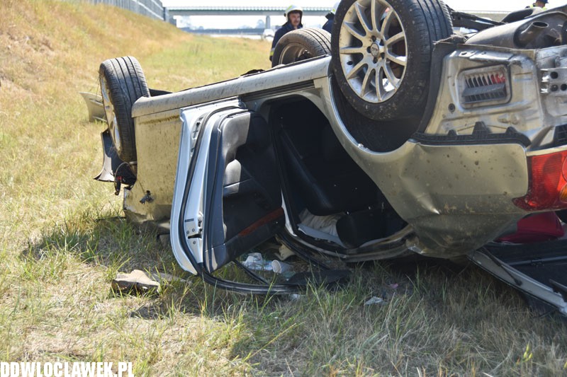 Toyota dachowała na autostradzie