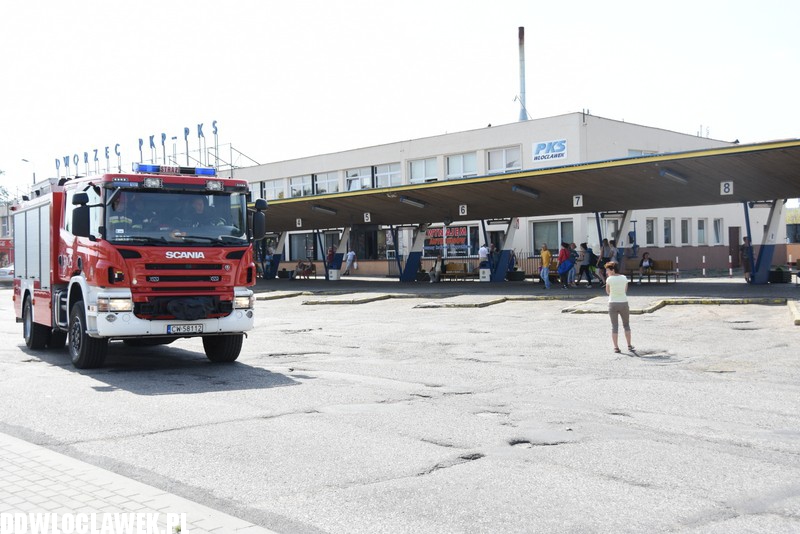 Alarm bombowy na dworcu