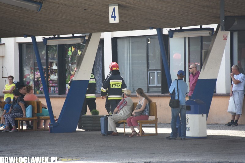 Alarm bombowy na dworcu