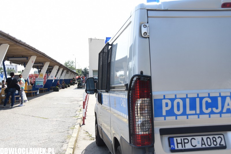 Alarm bombowy na dworcu